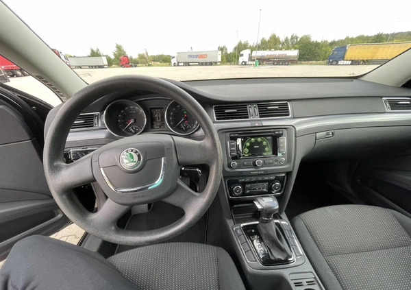 Skoda Superb cena 36500 przebieg: 219752, rok produkcji 2011 z Torzym małe 254
